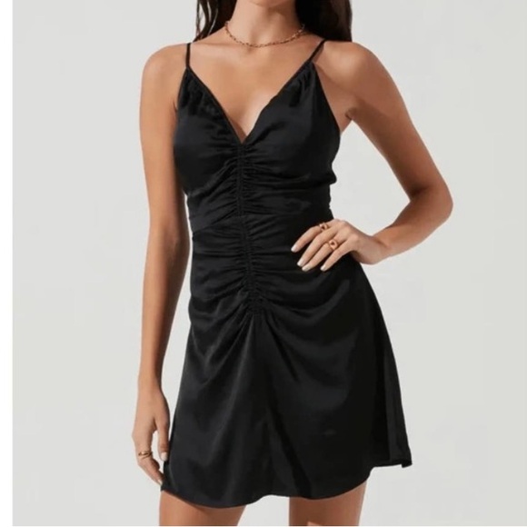 ASTR Peony Dress Black Mini Sateen Satin Ruched
Size Medium NEW Revolve - Picture 12 of 12